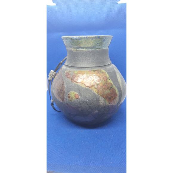 Fired Copper Raku Art Pottery Vase w/Tassel- Artist Signed "LEE" Mint Condition - Picture 2 of 11